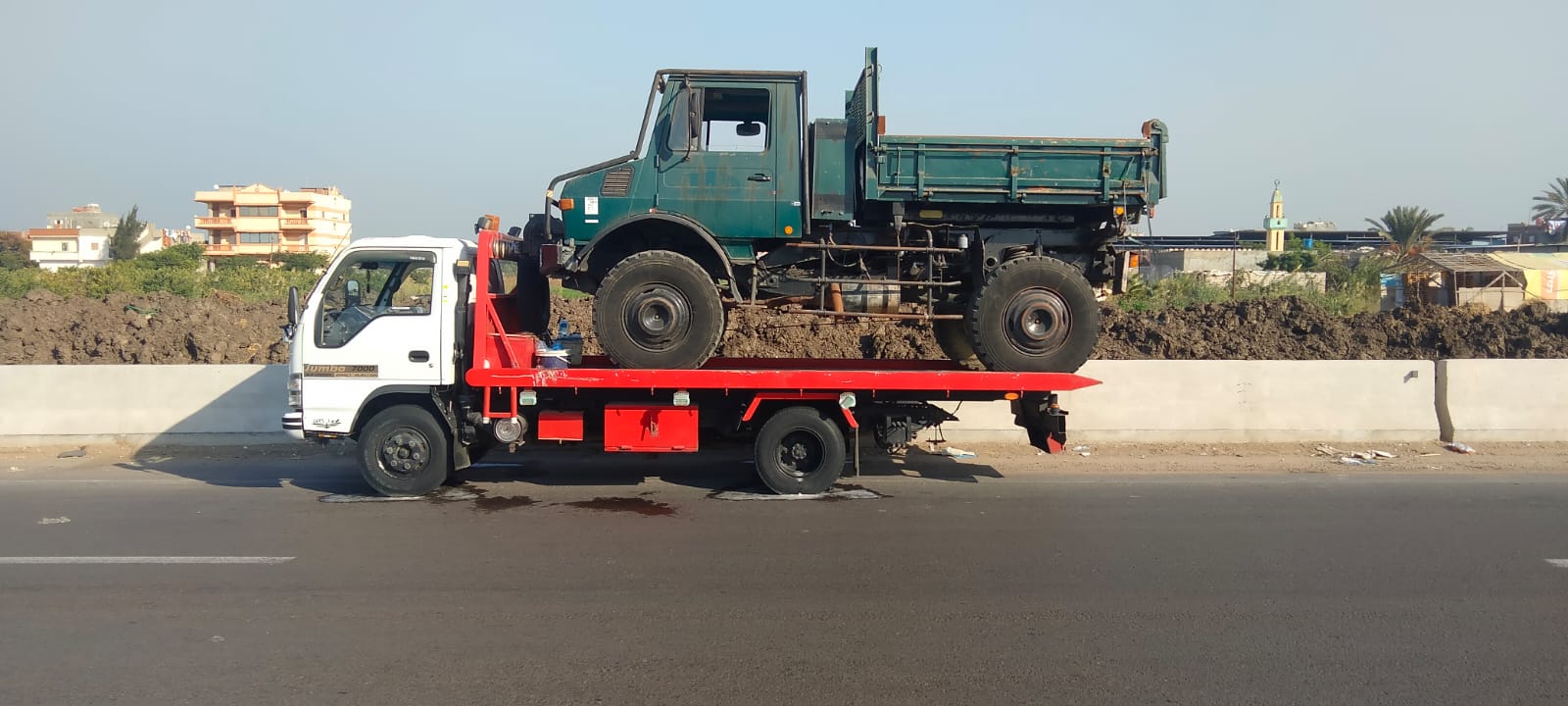 من أعمال نقل الشاحنات